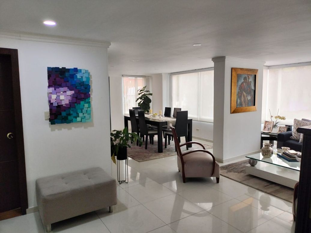 Apartamento de 3 alcobas en venta en Chico Navarra, Bogotá, 129 m² · foto 9 de 18