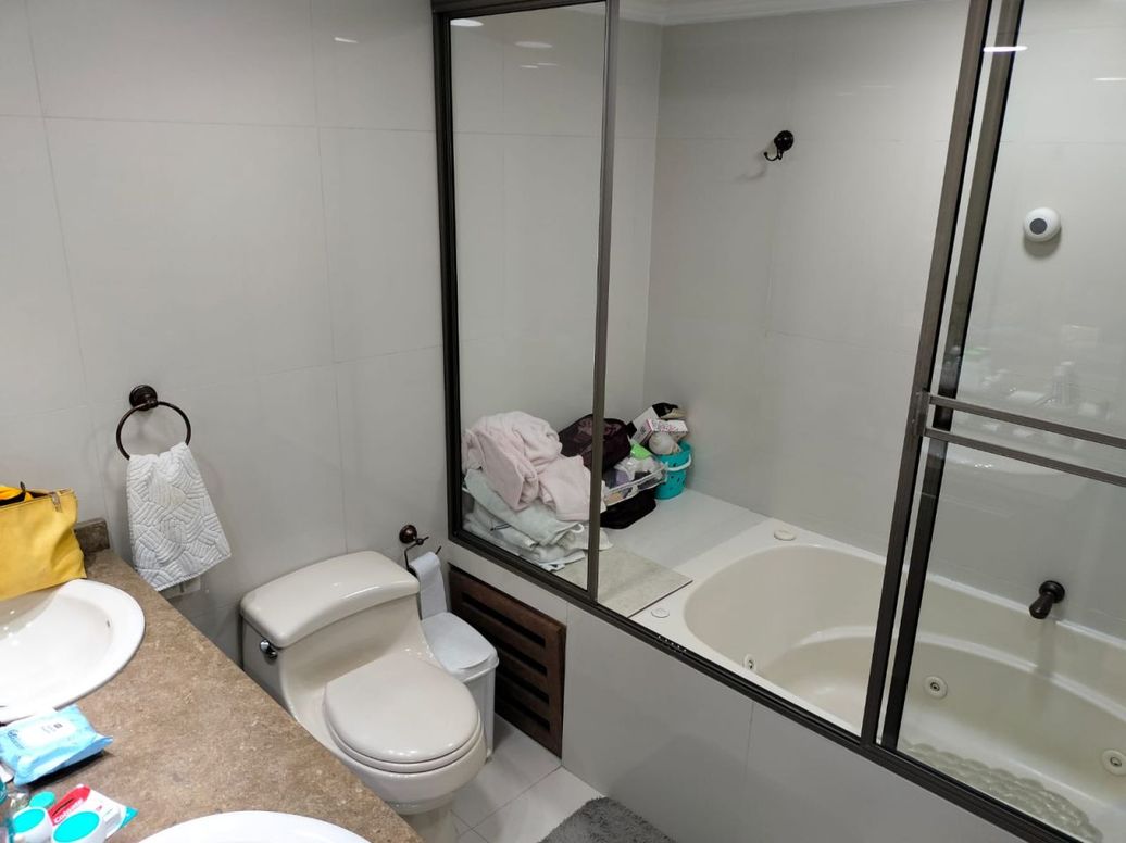 Apartamento de 3 alcobas en venta en Chico Navarra, Bogotá, 129 m² · foto 16 de 18