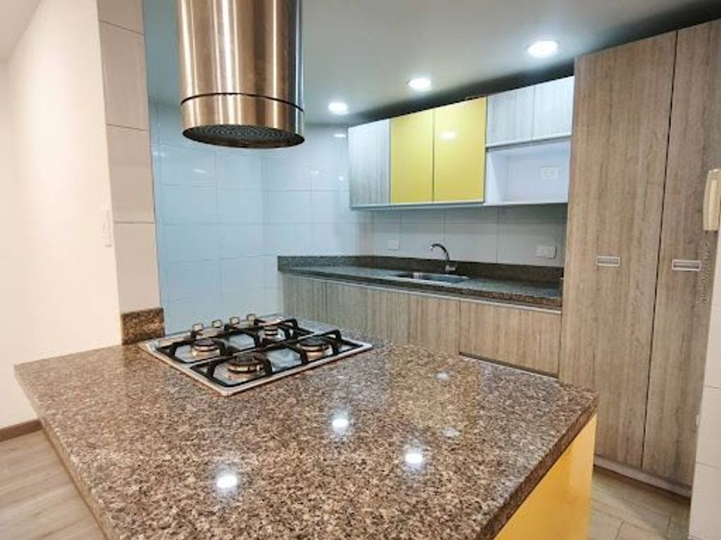 Apartamento de 3 alcobas en venta en Santa Barbara, Bogotá, 88 m² · foto 4 de 13