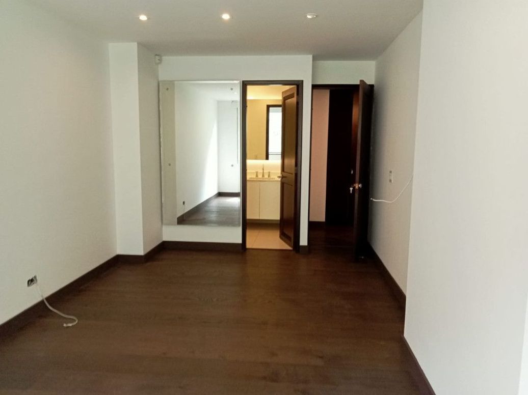 Apartamento de 3 alcobas en venta en Centro Norte Usaquen, Bogotá, 228 m² · foto 10 de 20