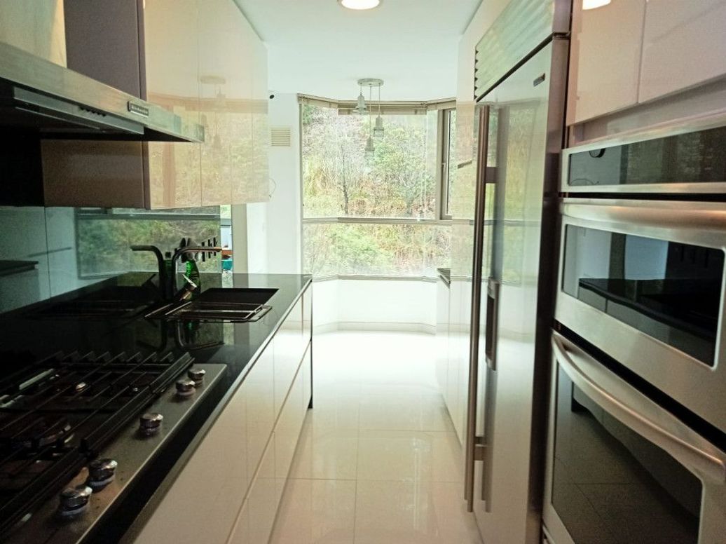 Apartamento de 3 alcobas en venta en Centro Norte Usaquen, Bogotá, 228 m² · foto 5 de 20