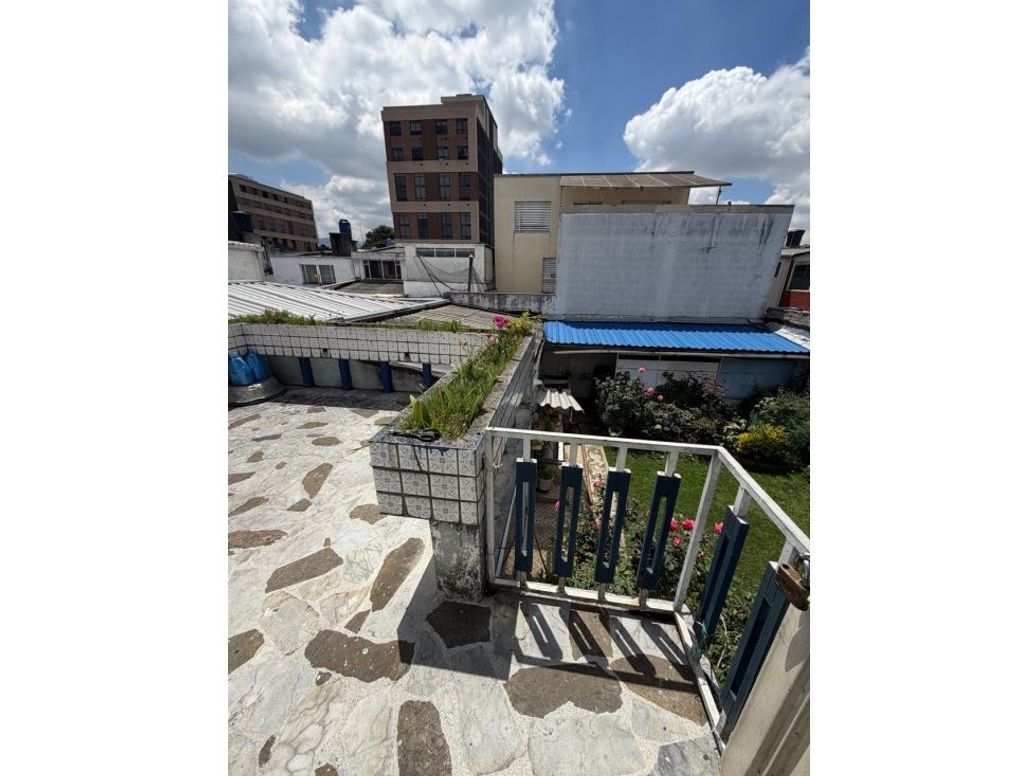 Casa de 6 alcobas en venta en Normandía, Bogotá, 242 m² · foto 10 de 11