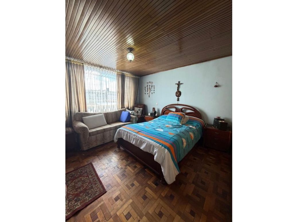 Casa de 6 alcobas en venta en Normandía, Bogotá, 242 m² · foto 6 de 11
