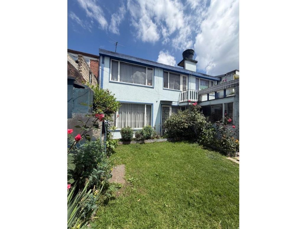 Casa de 6 alcobas en venta en Normandía, Bogotá, 242 m² · foto 8 de 11