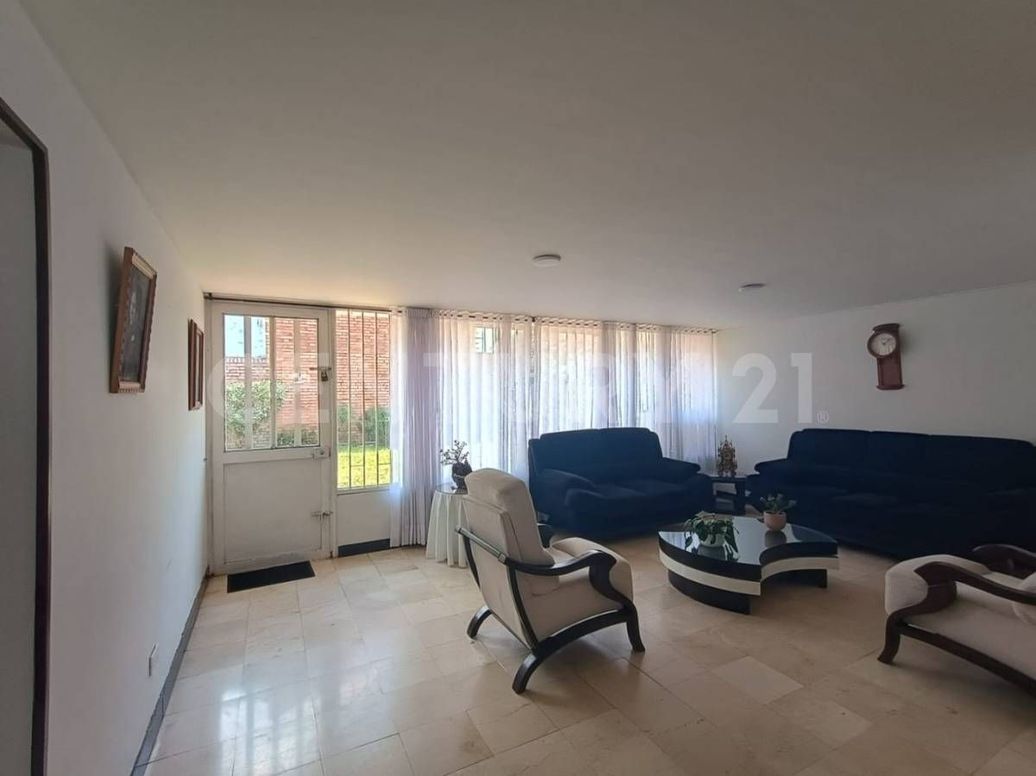 Casa de 4 alcobas en venta en Niza, Bogotá, 241 m² · foto 3 de 20