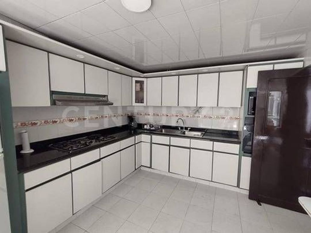 Casa de 4 alcobas en venta en Niza, Bogotá, 241 m² · foto 4 de 20