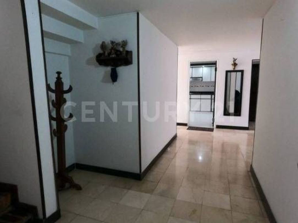 Casa de 4 alcobas en venta en Niza, Bogotá, 241 m² · foto 7 de 20