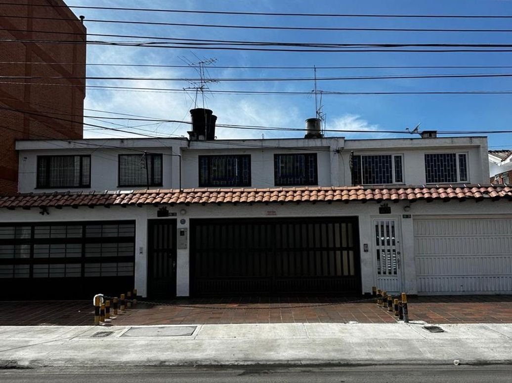Casa de 5 alcobas en venta en Mónaco, Bogotá, 330 m² · foto 2 de 20