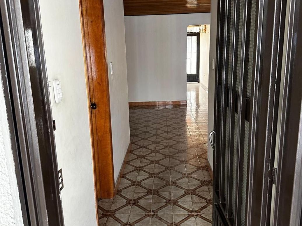 Casa de 5 alcobas en venta en Mónaco, Bogotá, 330 m² · foto 5 de 20