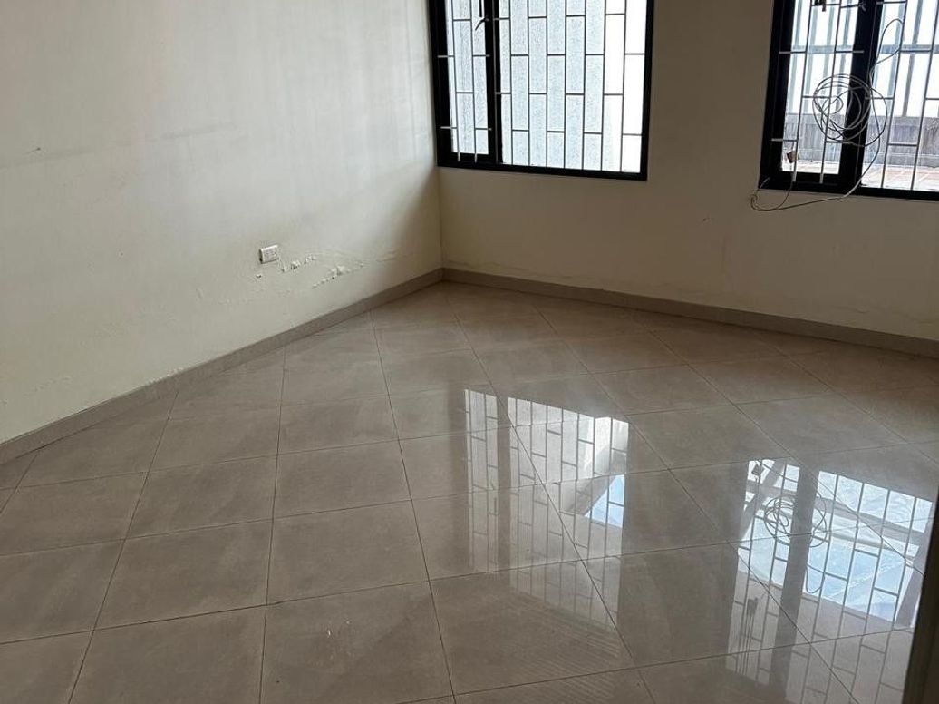 Casa de 5 alcobas en venta en Mónaco, Bogotá, 330 m² · foto 8 de 20