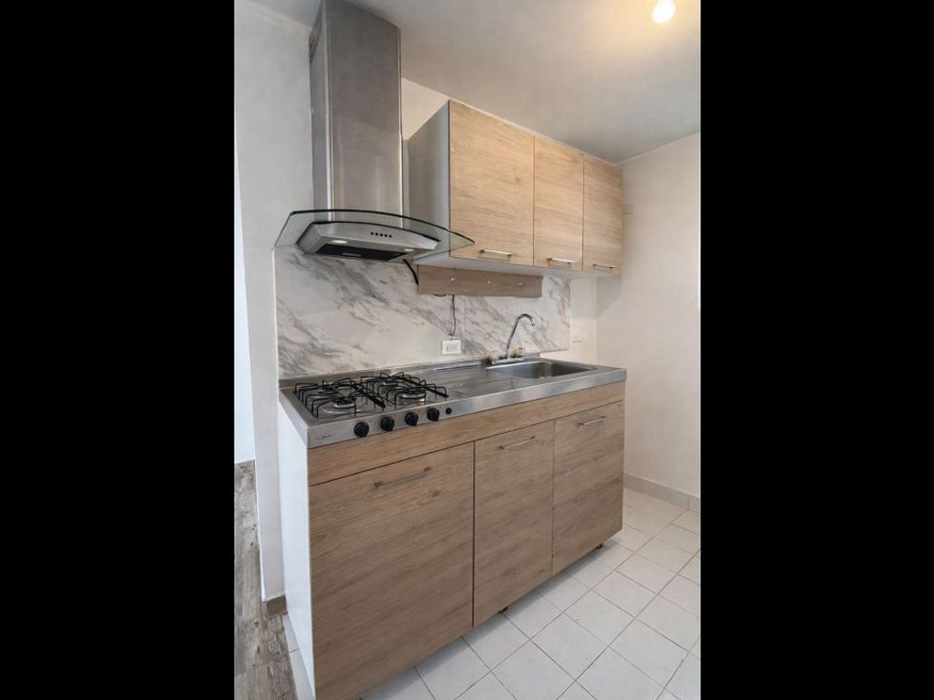 Apartaestudio en venta en Gran Granada, Bogotá, 36 m² · foto 2 de 8