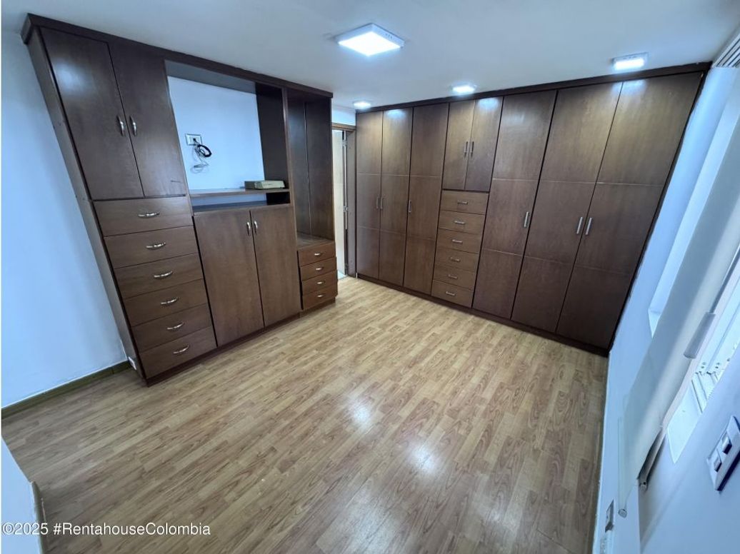 Casa de 5 alcobas en venta en Cedritos, Bogotá, 240 m² · foto 12 de 20