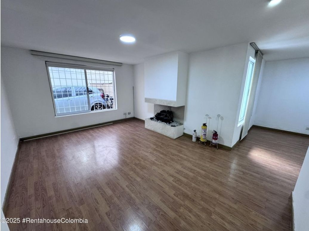 Casa de 5 alcobas en venta en Cedritos, Bogotá, 240 m² · foto 3 de 20
