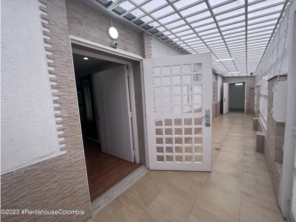 Casa de 5 alcobas en venta en Cedritos, Bogotá, 240 m² · foto 2 de 20