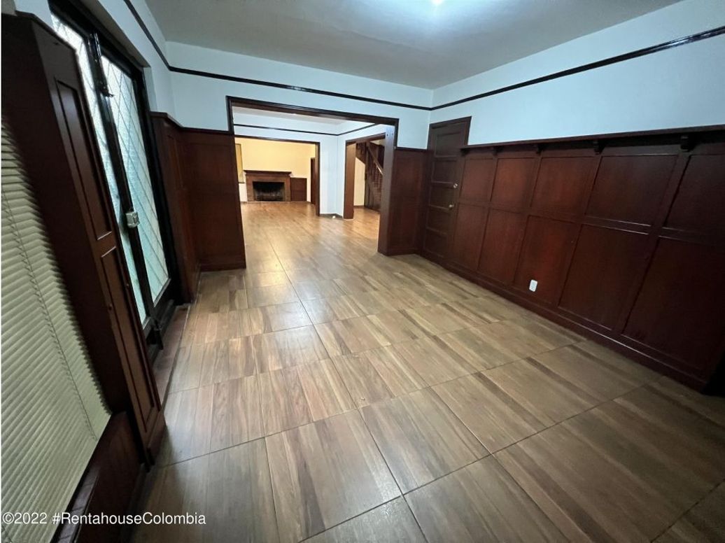 Casa de 11 alcobas en venta en San Luis, Bogotá, 590 m² · foto 4 de 20