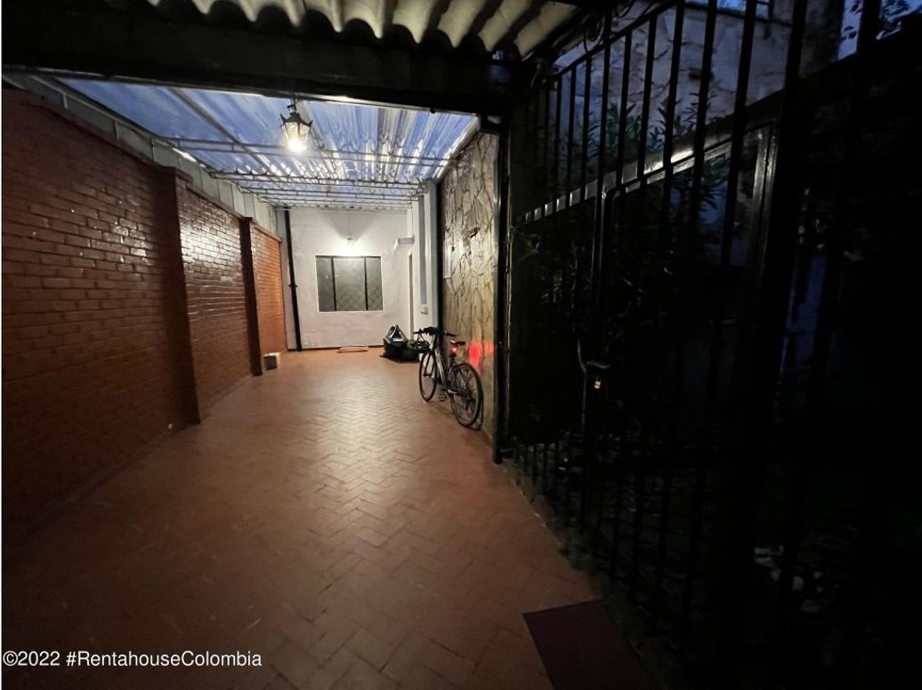 Casa de 11 alcobas en venta en San Luis, Bogotá, 590 m² · foto 2 de 20