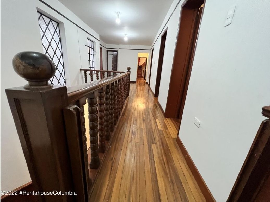 Casa de 11 alcobas en venta en San Luis, Bogotá, 590 m² · foto 9 de 20