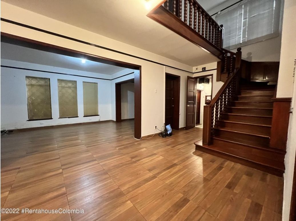 Casa de 11 alcobas en venta en San Luis, Bogotá, 590 m² · foto 3 de 20