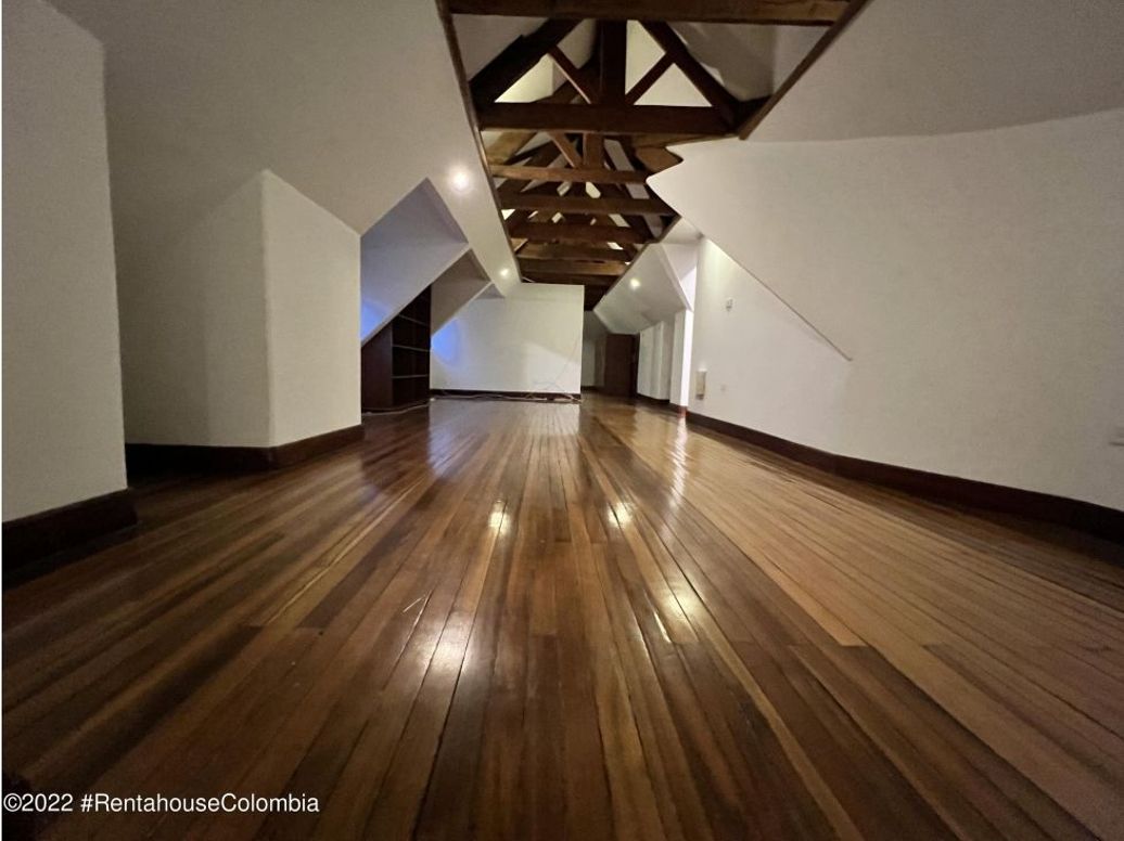 Casa de 11 alcobas en venta en San Luis, Bogotá, 590 m² · foto 16 de 20