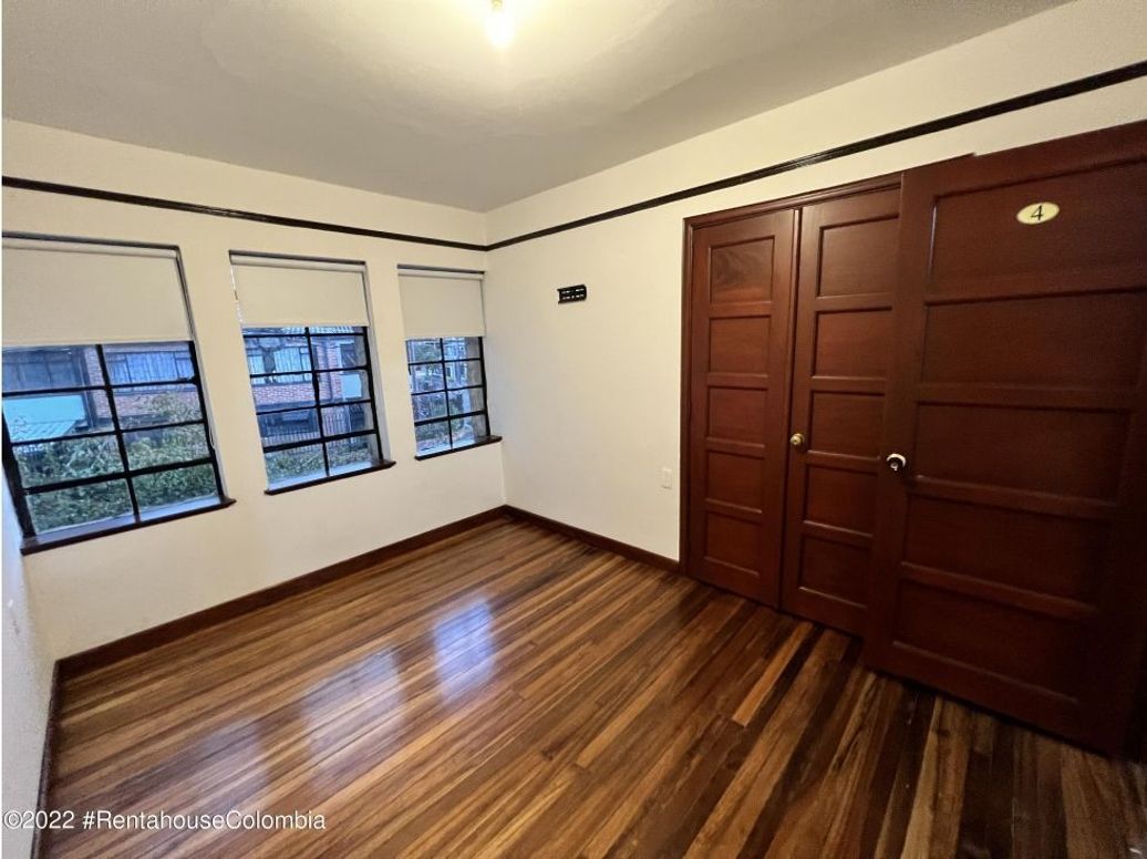 Casa de 11 alcobas en venta en San Luis, Bogotá, 590 m² · foto 11 de 20