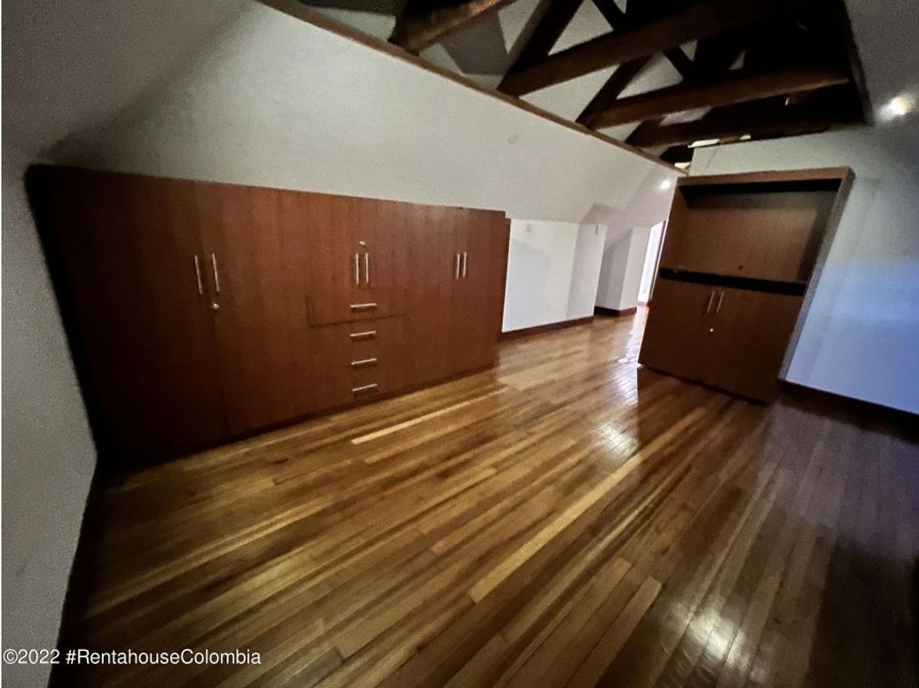 Casa de 11 alcobas en venta en San Luis, Bogotá, 590 m² · foto 17 de 20