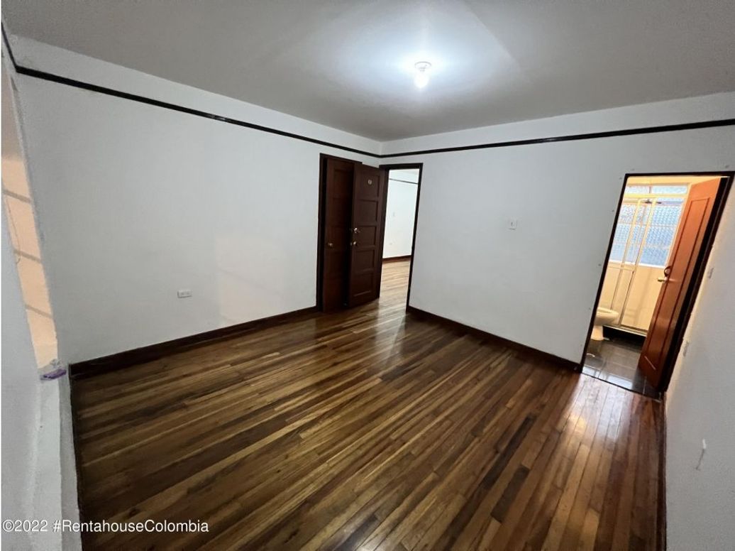 Casa de 11 alcobas en venta en San Luis, Bogotá, 590 m² · foto 12 de 20