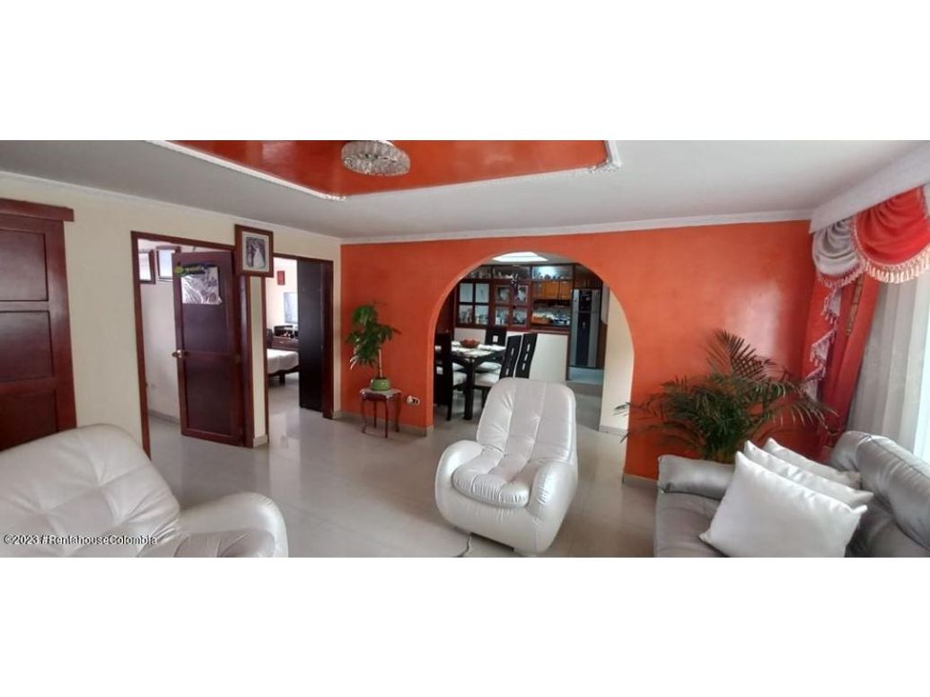 Casa de 8 alcobas en venta en Camino Viejo De San Cristóbal, Bogotá, 305 m² · foto 4 de 20