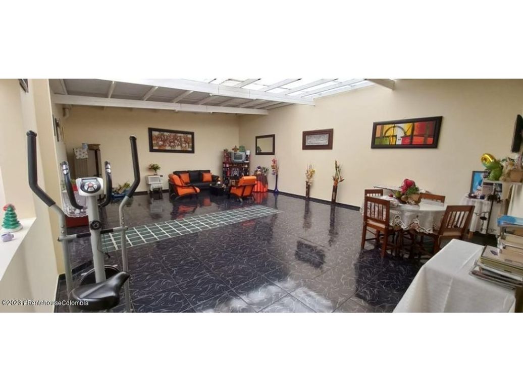 Casa de 8 alcobas en venta en Camino Viejo De San Cristóbal, Bogotá, 305 m² · foto 16 de 20
