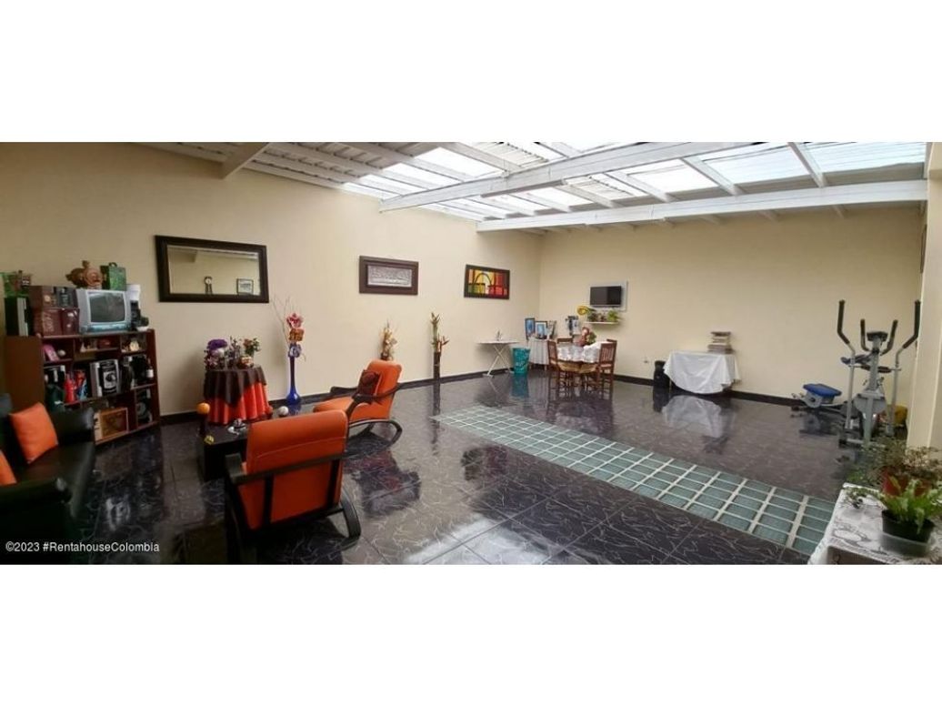 Casa de 8 alcobas en venta en Camino Viejo De San Cristóbal, Bogotá, 305 m² · foto 15 de 20