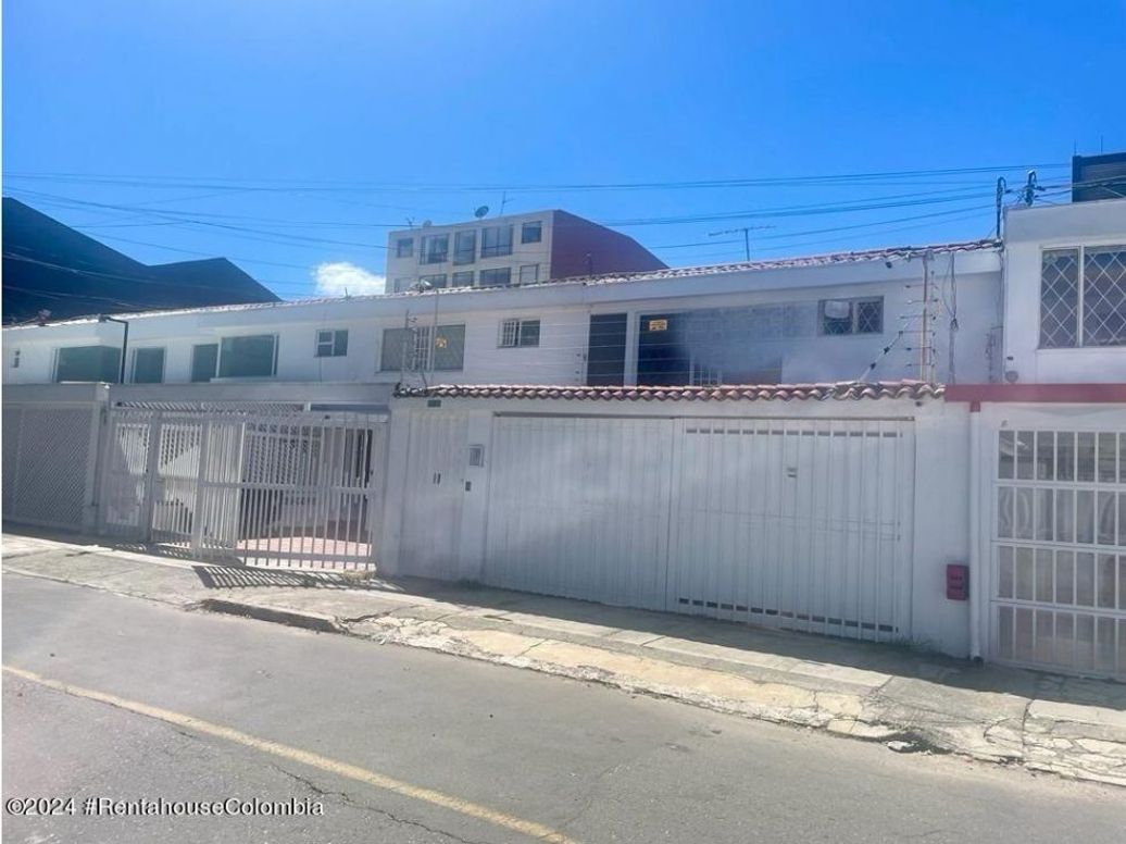 Casa de 1 alcoba en venta en Villa Magdala, Bogotá, 450 m² · foto 3 de 20