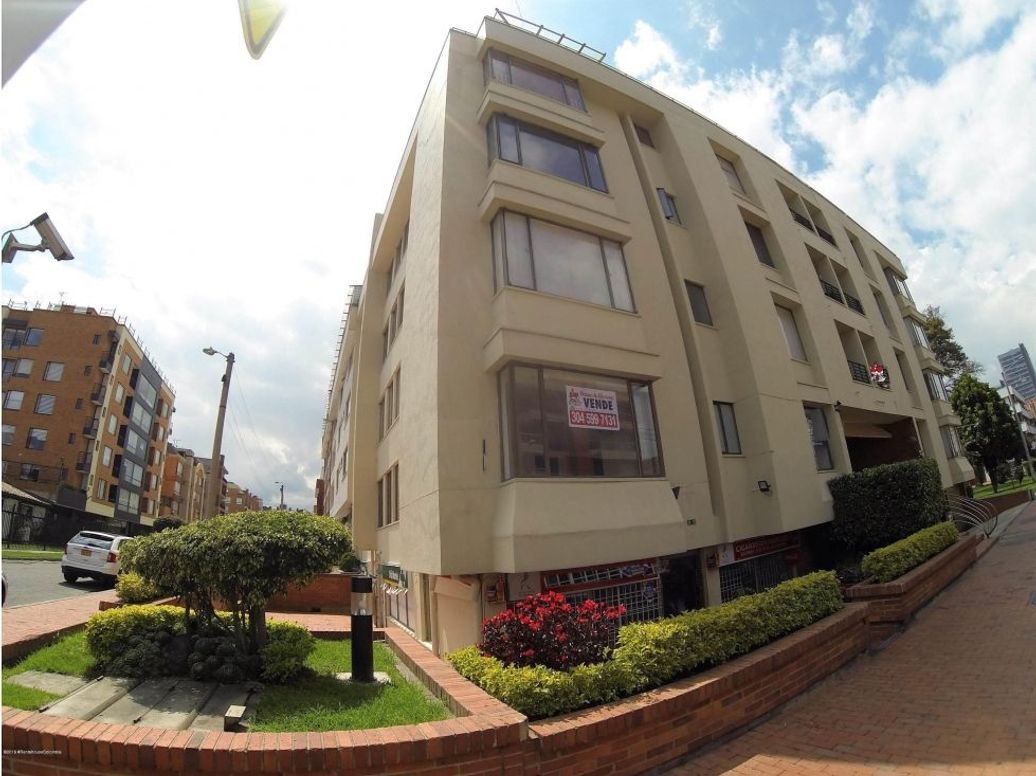 Apartamento de 3 alcobas en venta en San Patricio, Bogotá, 141 m² · foto 14 de 20