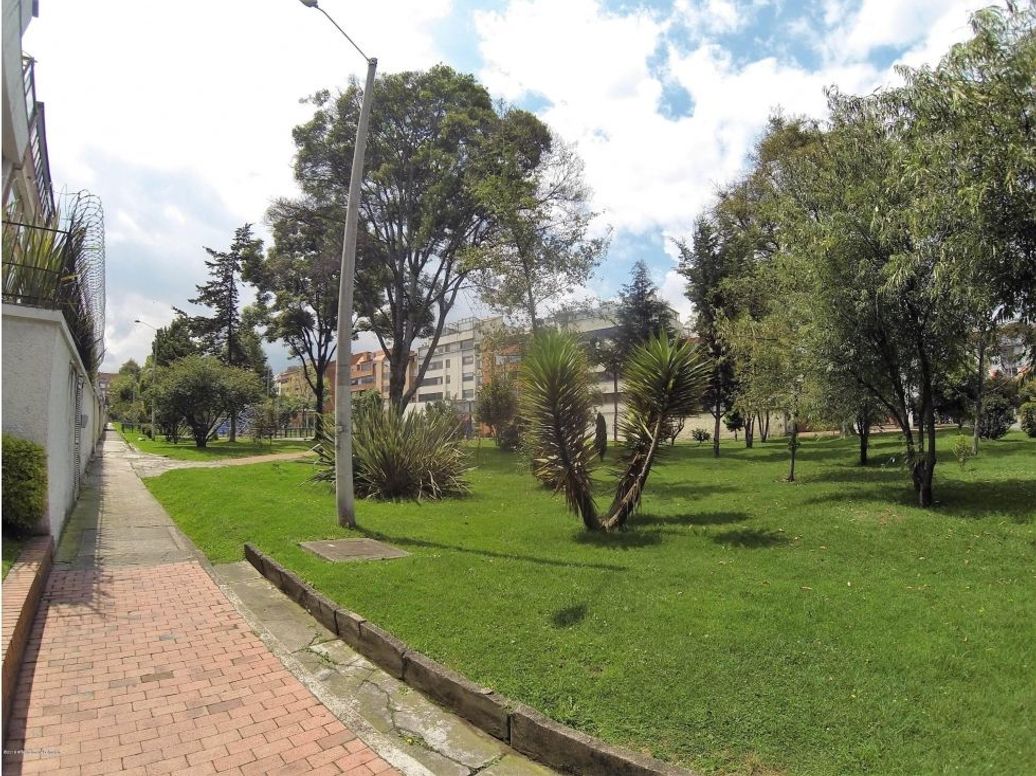 Apartamento de 3 alcobas en venta en San Patricio, Bogotá, 141 m² · foto 2 de 20