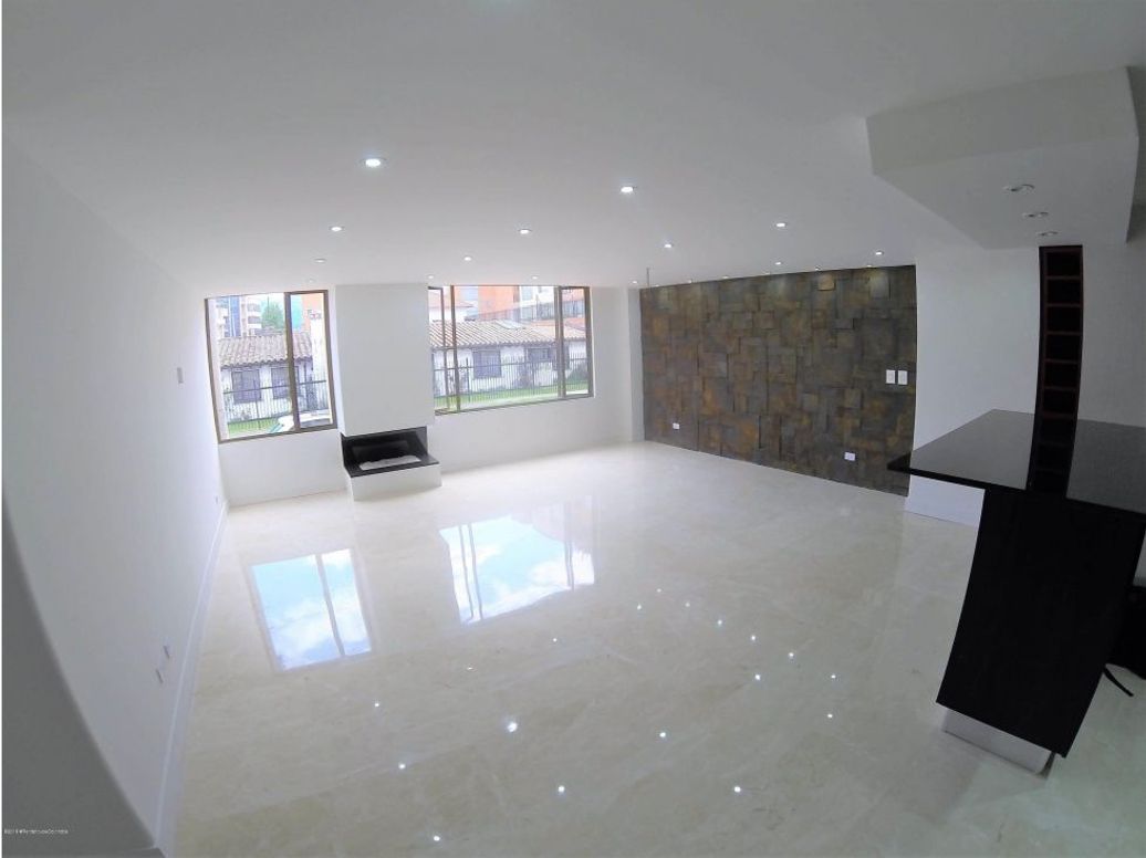 Apartamento de 3 alcobas en venta en San Patricio, Bogotá, 141 m² · foto 4 de 20