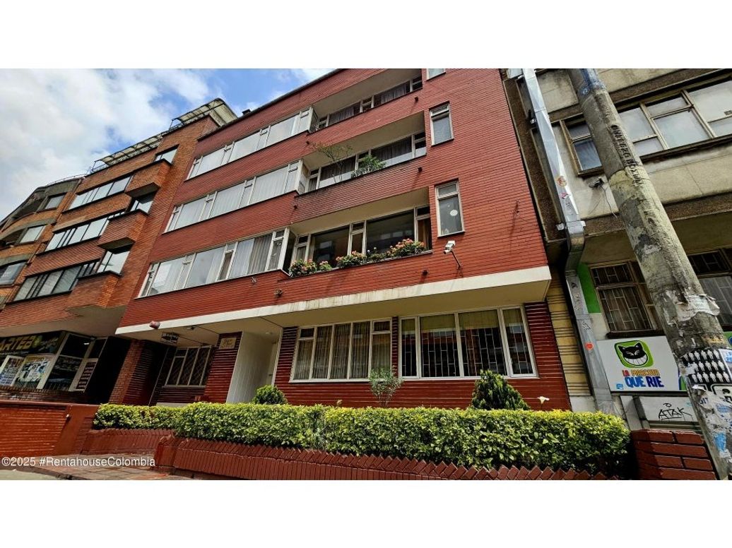 Apartamento de 3 alcobas en venta en Marly, Bogotá, 107 m² · foto 2 de 17