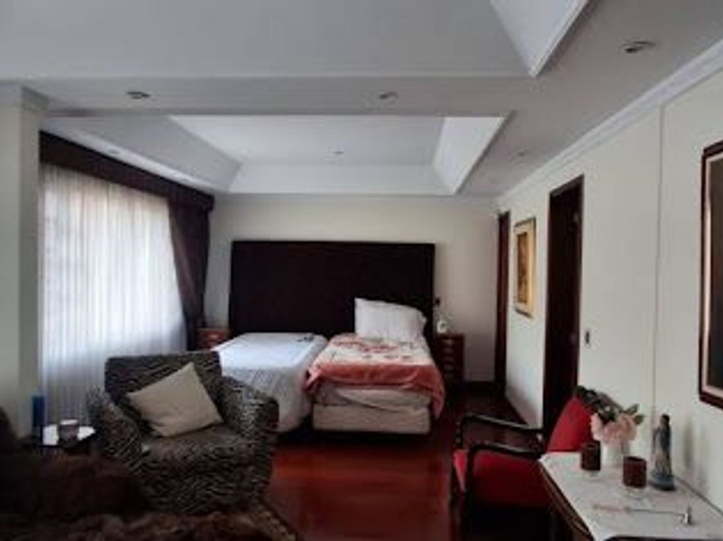 Casa de 6 alcobas en venta en Santa Barbara Occidental, Bogotá, 680 m² · foto 12 de 20