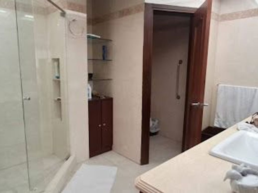 Casa de 6 alcobas en venta en Santa Barbara Occidental, Bogotá, 680 m² · foto 10 de 20