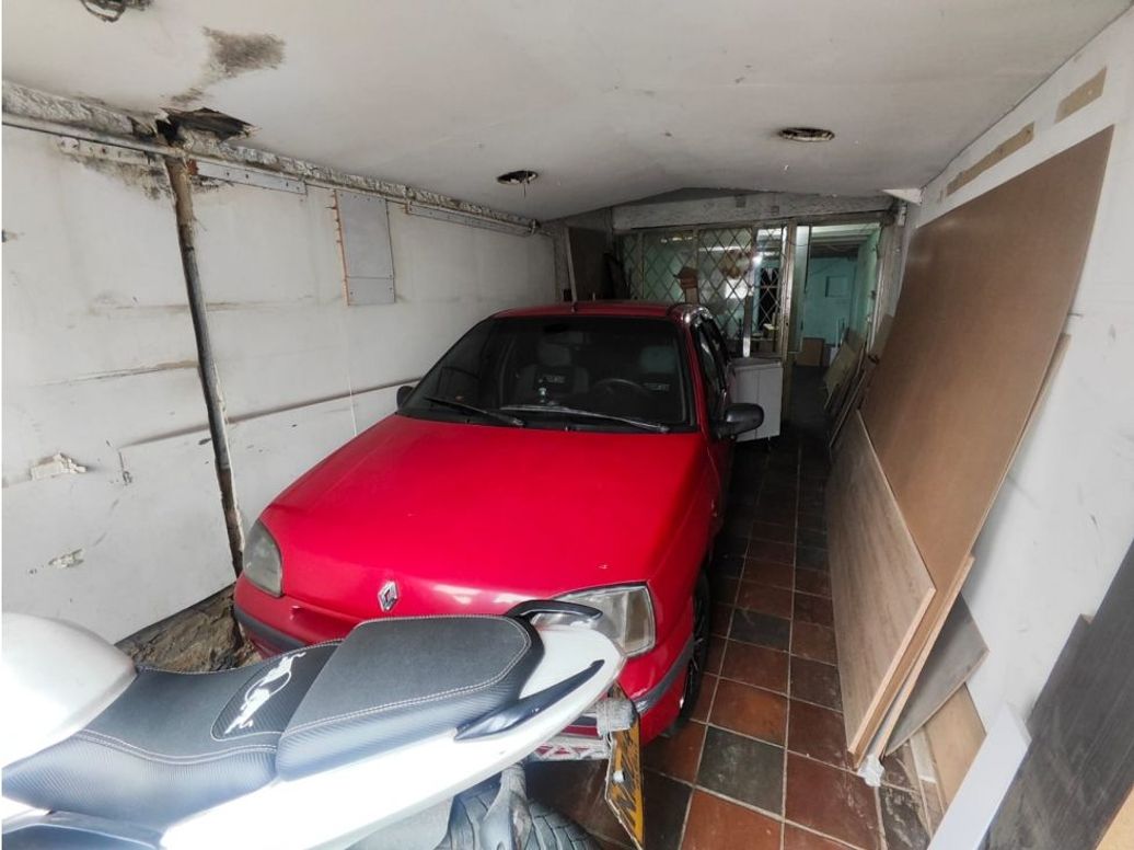 Casa de 4 alcobas en venta en La Clarita, Bogotá, 242 m² · foto 2 de 15