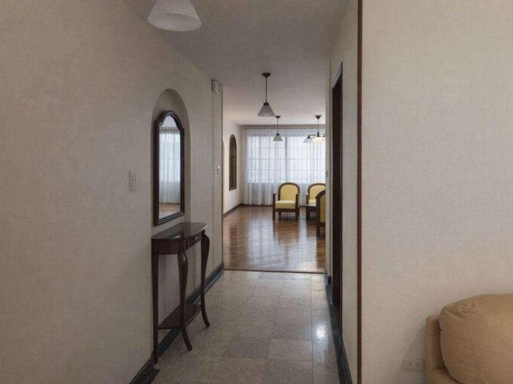 Casa de 5 alcobas en venta en Bella Suiza, Bogotá, 233 m² · foto 4 de 16