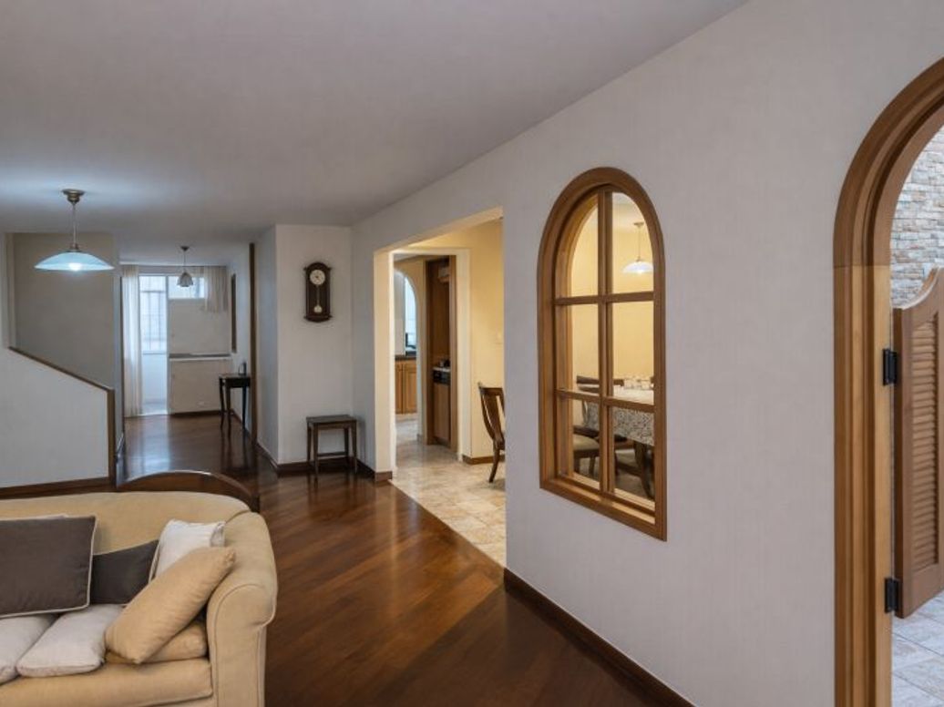 Casa de 5 alcobas en venta en Bella Suiza, Bogotá, 233 m² · foto 10 de 16