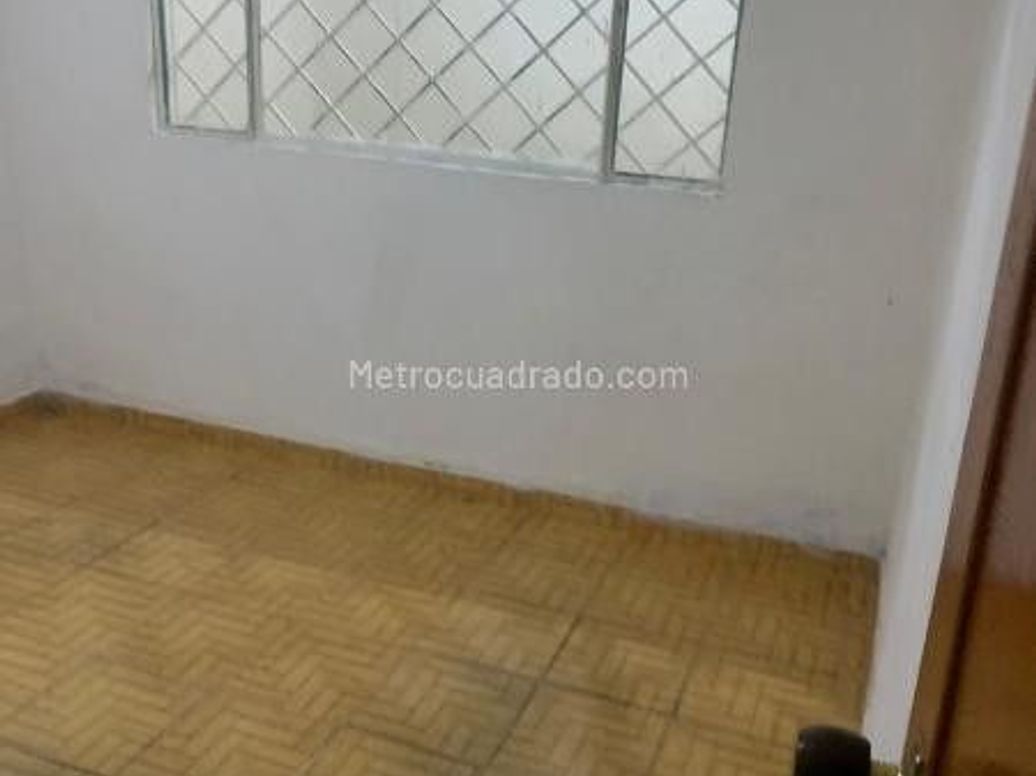 Casa de 13 alcobas en venta en San Antonio Norte, Bogotá, 234 m² · foto 11 de 11