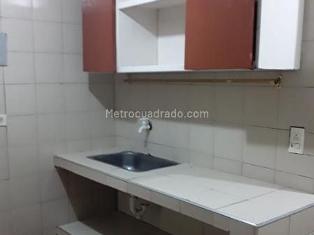 Casa de 13 alcobas en venta en San Antonio Norte, Bogotá, 234 m² · foto 3 de 11