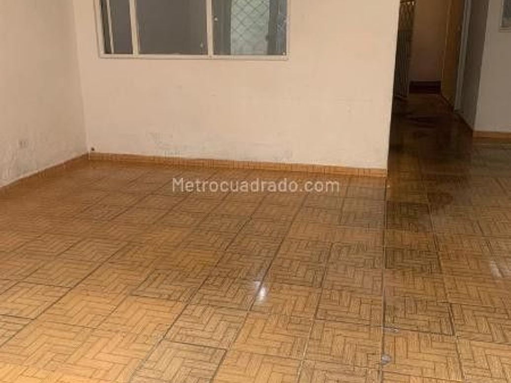 Casa de 13 alcobas en venta en San Antonio Norte, Bogotá, 234 m² · foto 10 de 11