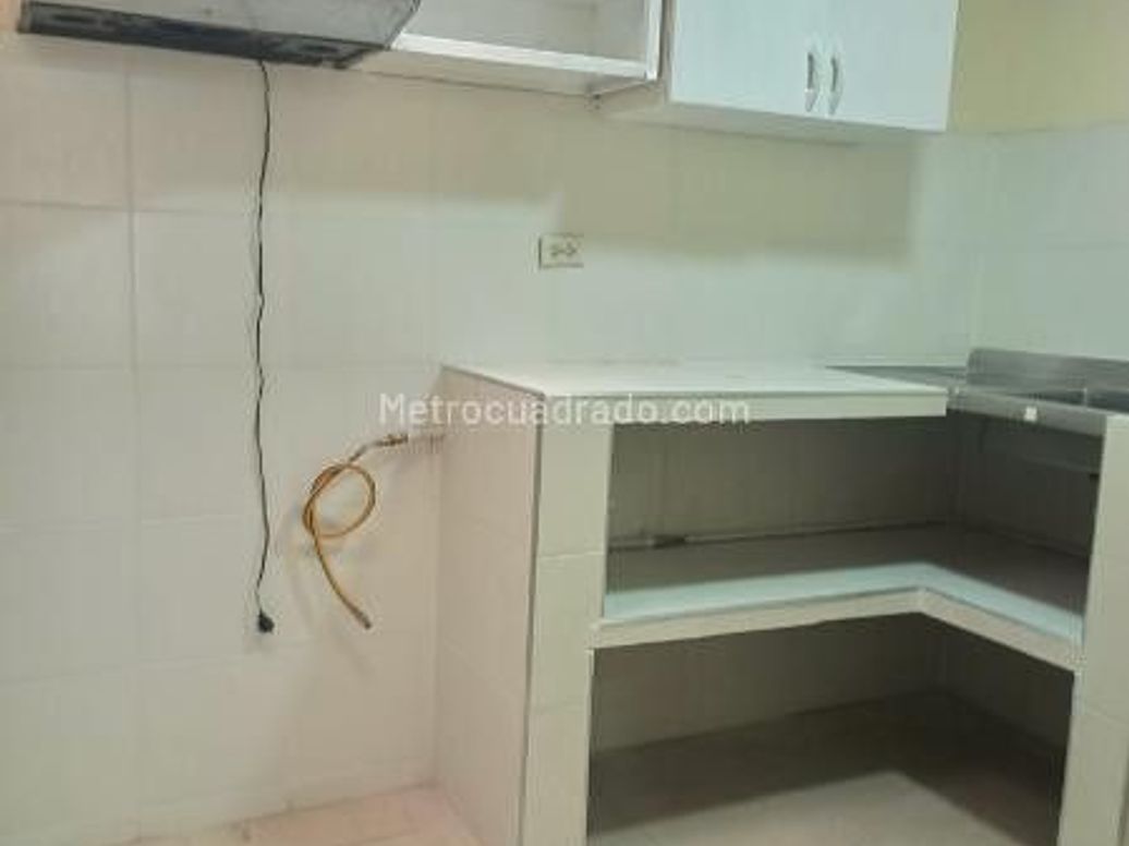 Casa de 13 alcobas en venta en San Antonio Norte, Bogotá, 234 m² · foto 2 de 11