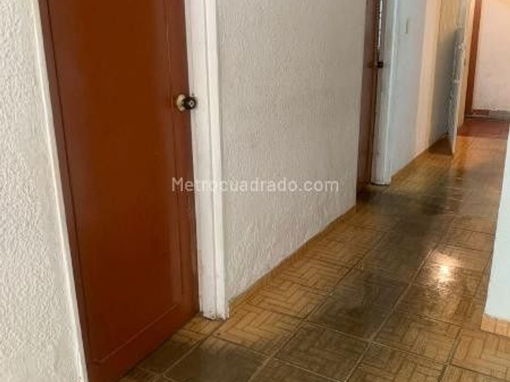Casa de 13 alcobas en venta en San Antonio Norte, Bogotá, 234 m² · foto 6 de 11