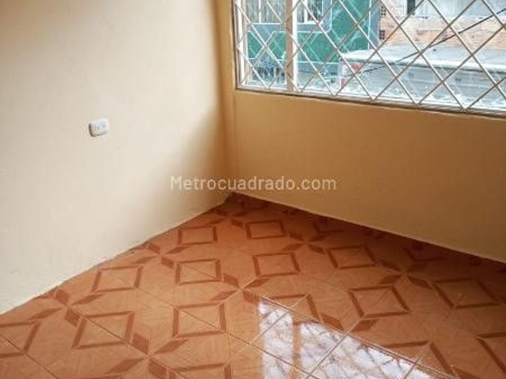 Casa de 13 alcobas en venta en San Antonio Norte, Bogotá, 234 m² · foto 4 de 11