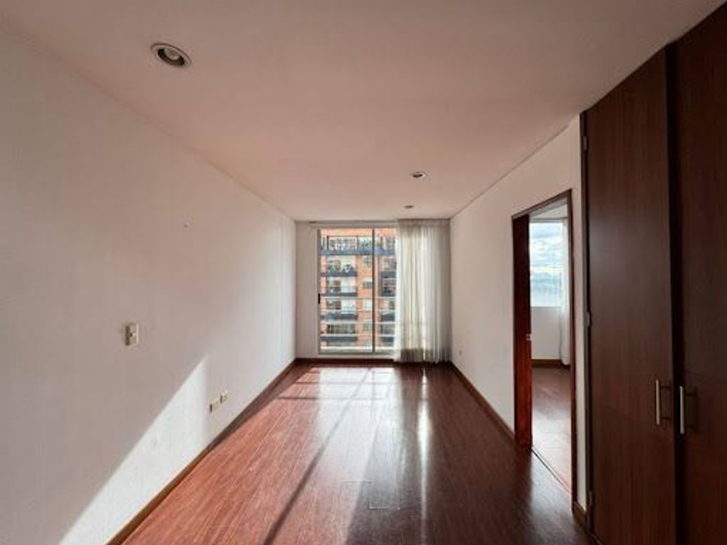 Apartaestudio en venta en Chapinero Alto, Bogotá, 45 m² · foto 2 de 16