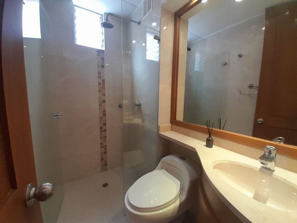 Apartamento de 2 alcobas en venta en Santa Barbara, Bogotá, 69 m² · foto 12 de 20