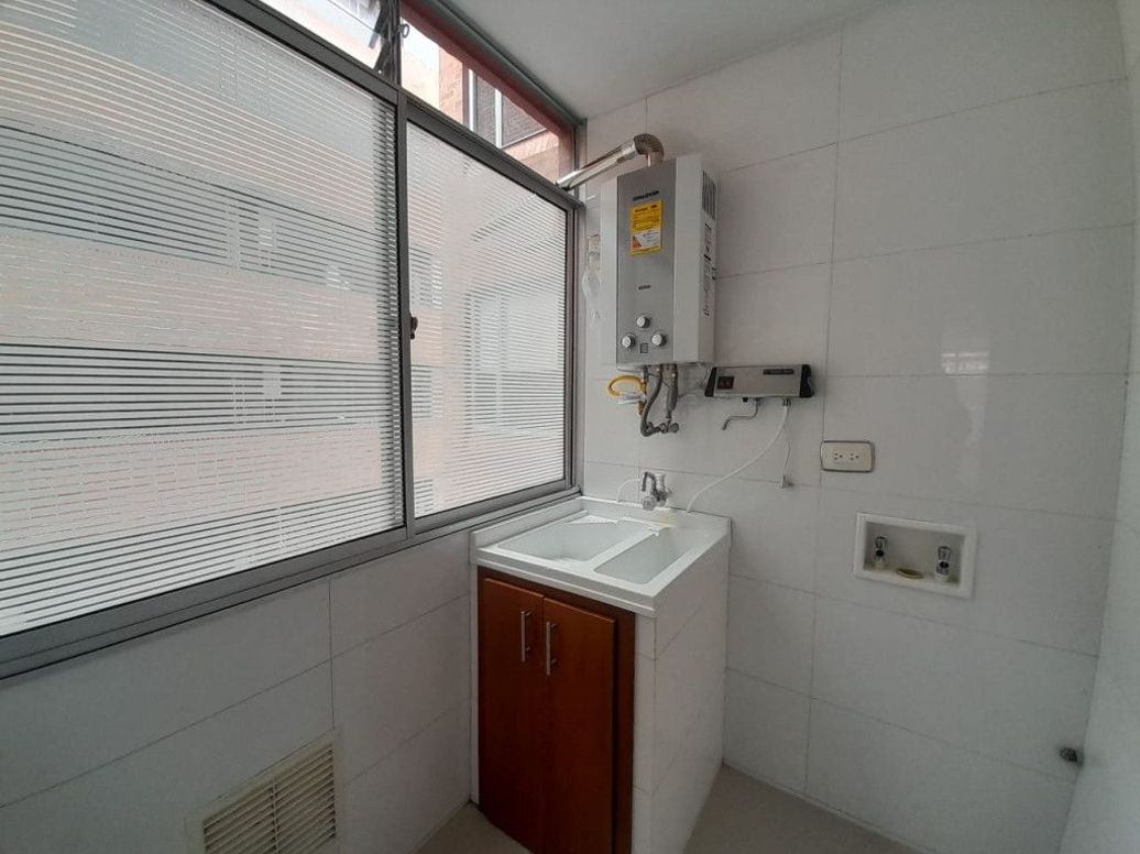 Apartamento de 2 alcobas en venta en Santa Barbara, Bogotá, 69 m² · foto 7 de 20