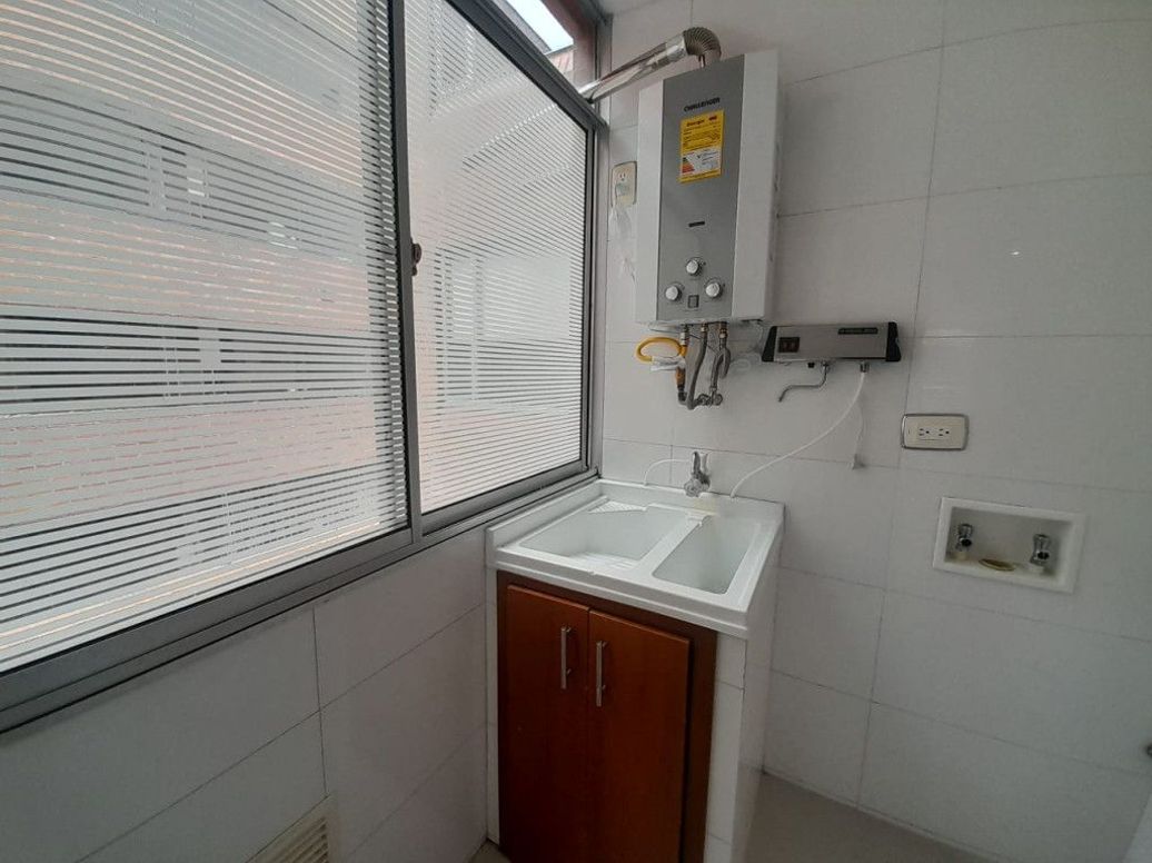 Apartamento de 2 alcobas en venta en Santa Barbara, Bogotá, 69 m² · foto 6 de 20