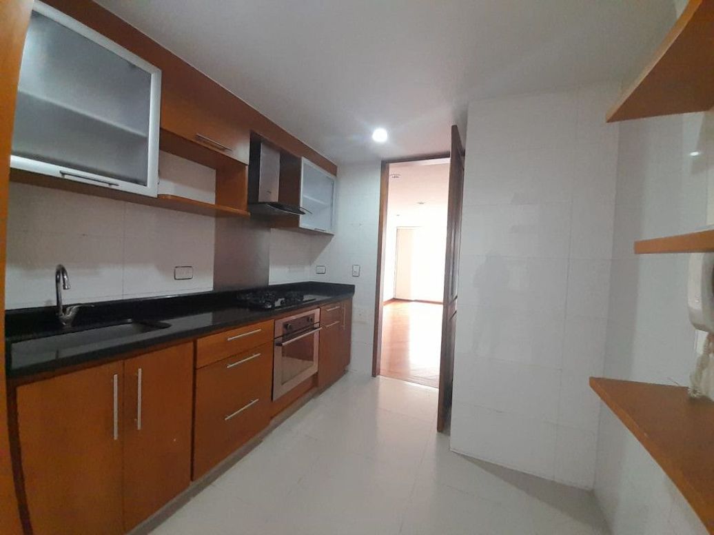 Apartamento de 2 alcobas en venta en Santa Barbara, Bogotá, 69 m² · foto 4 de 20